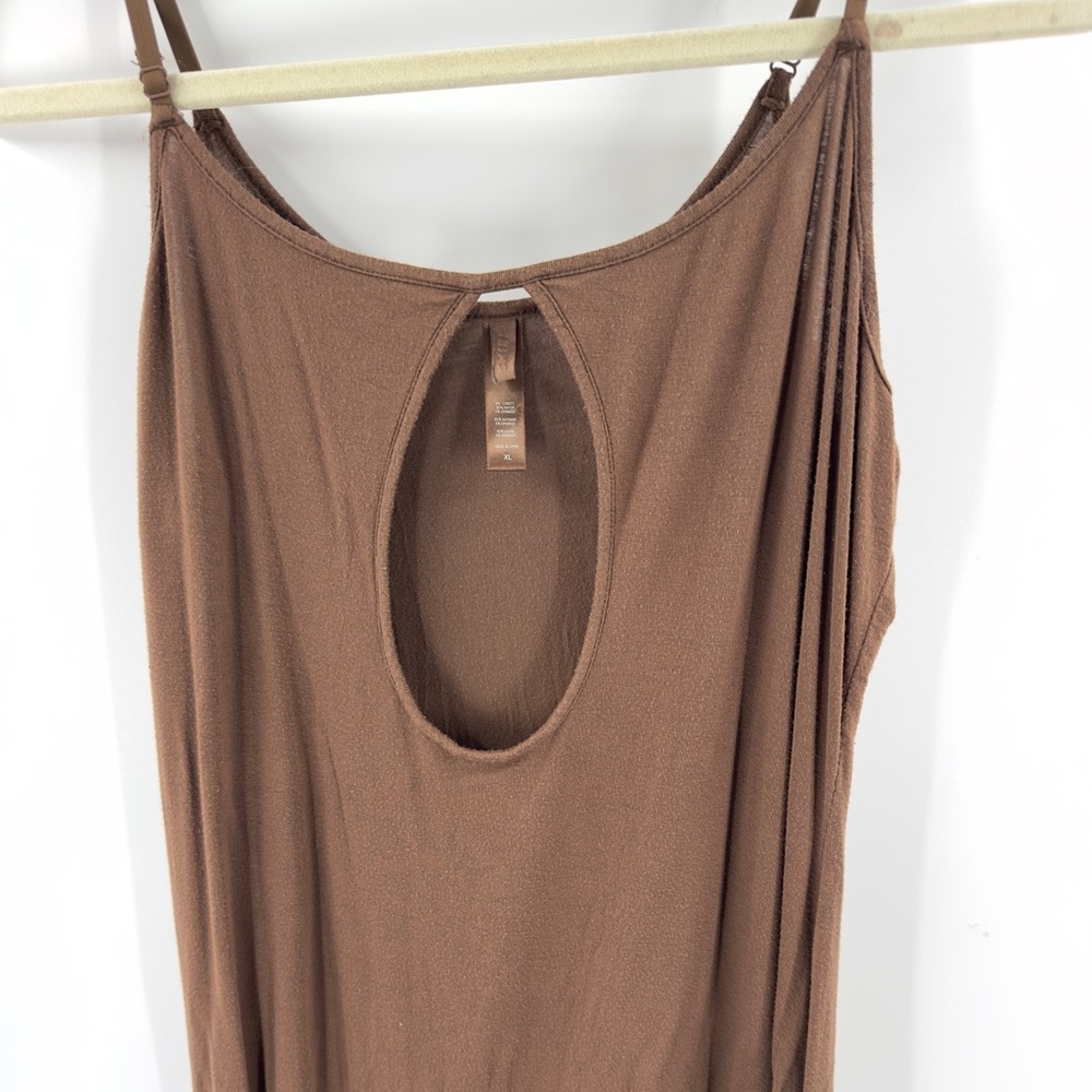 SKIMS Keyhole Maxi Dress Womens Size XL Wood Brown Soft Lounge Stretch - Picture 3 of 10